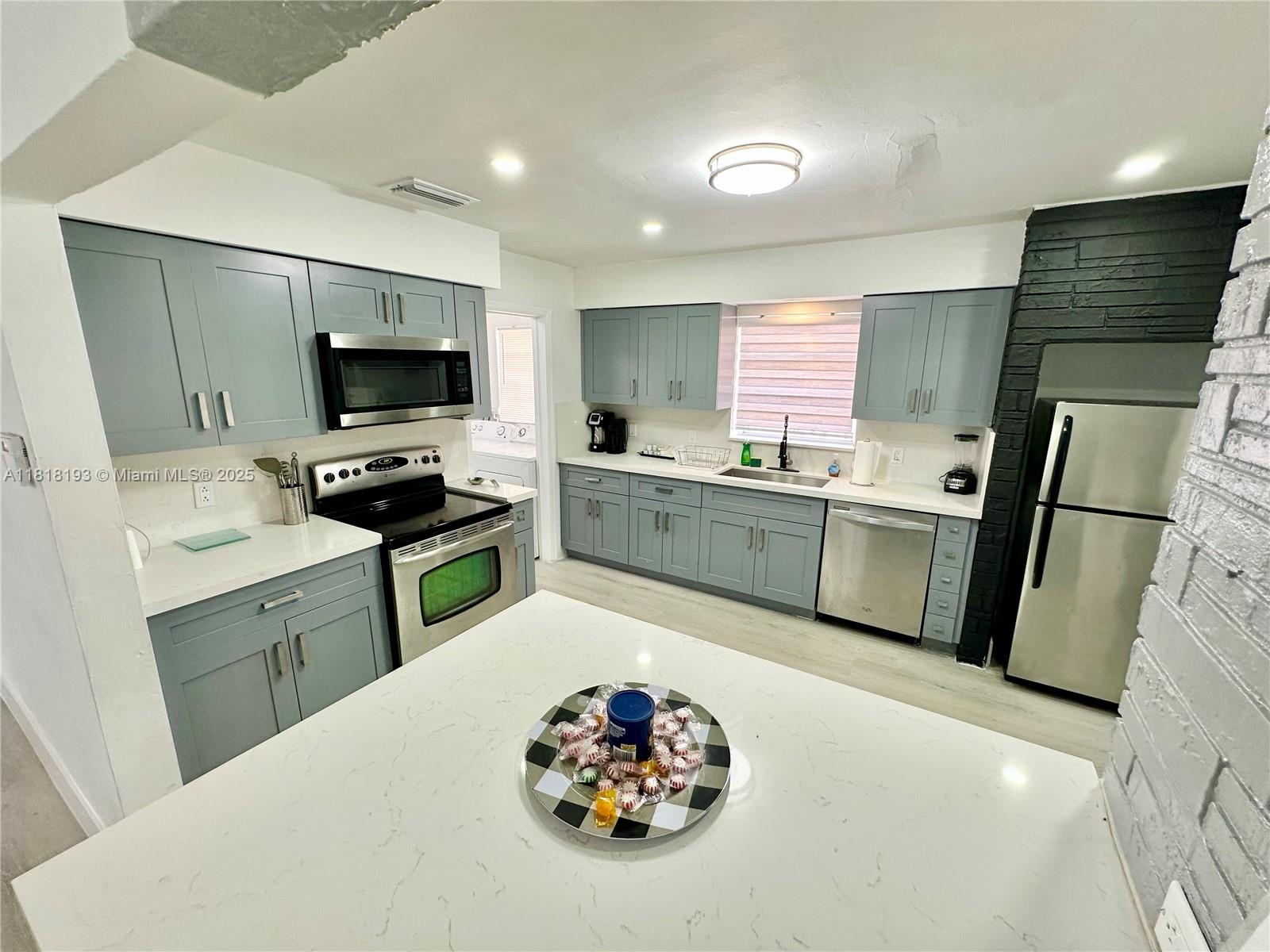 230 NE 2nd Pl, Dania Beach, Florida image 24