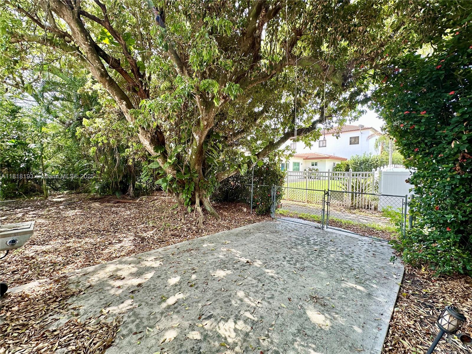 230 NE 2nd Pl, Dania Beach, Florida image 9