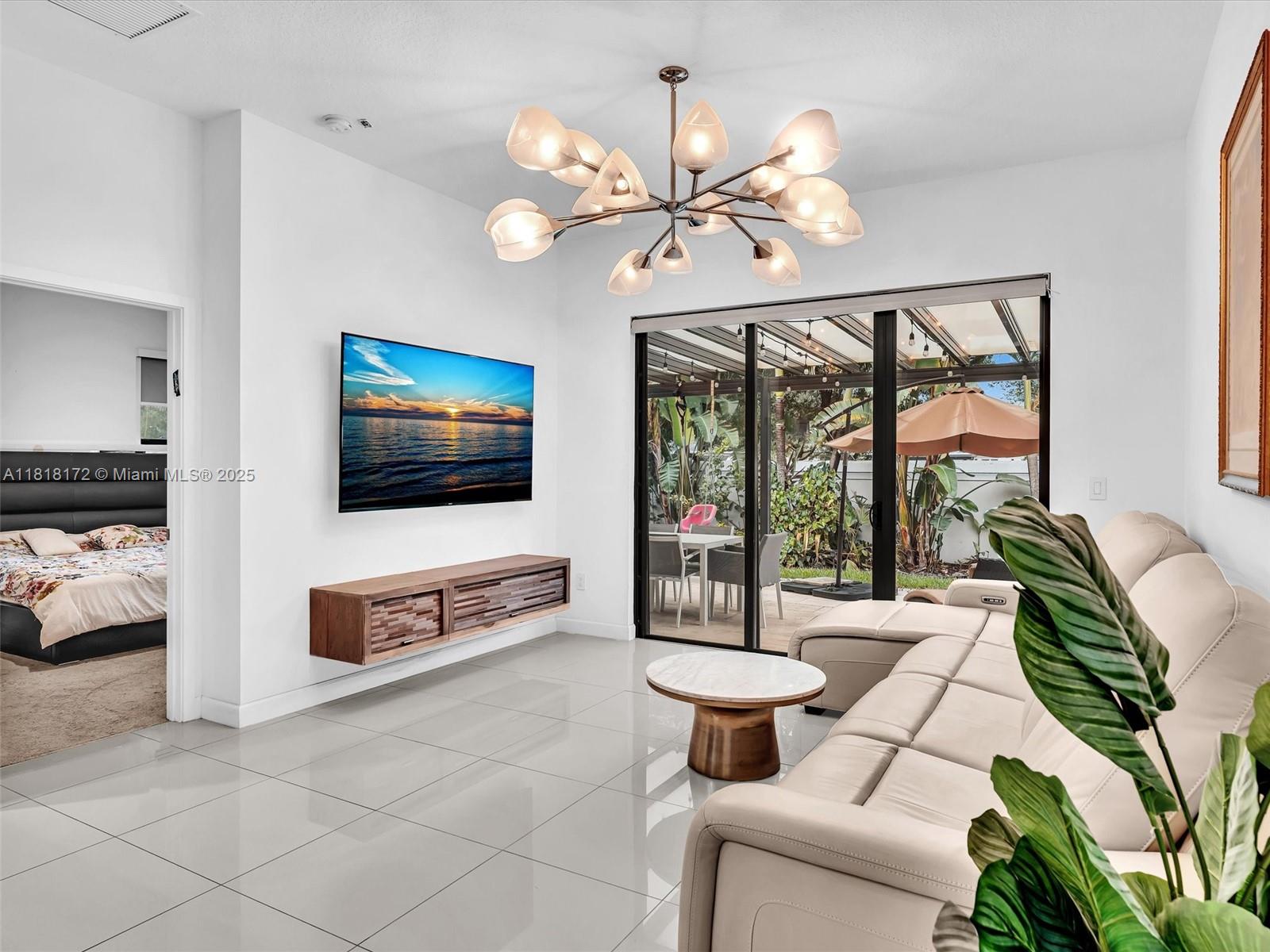 4936 Whispering Way, Dania Beach, Florida image 22