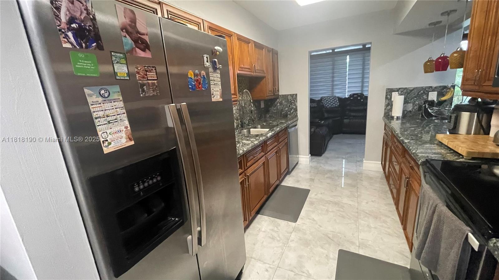 11040 S Lakeview Dr, Pembroke Pines, Florida image 11