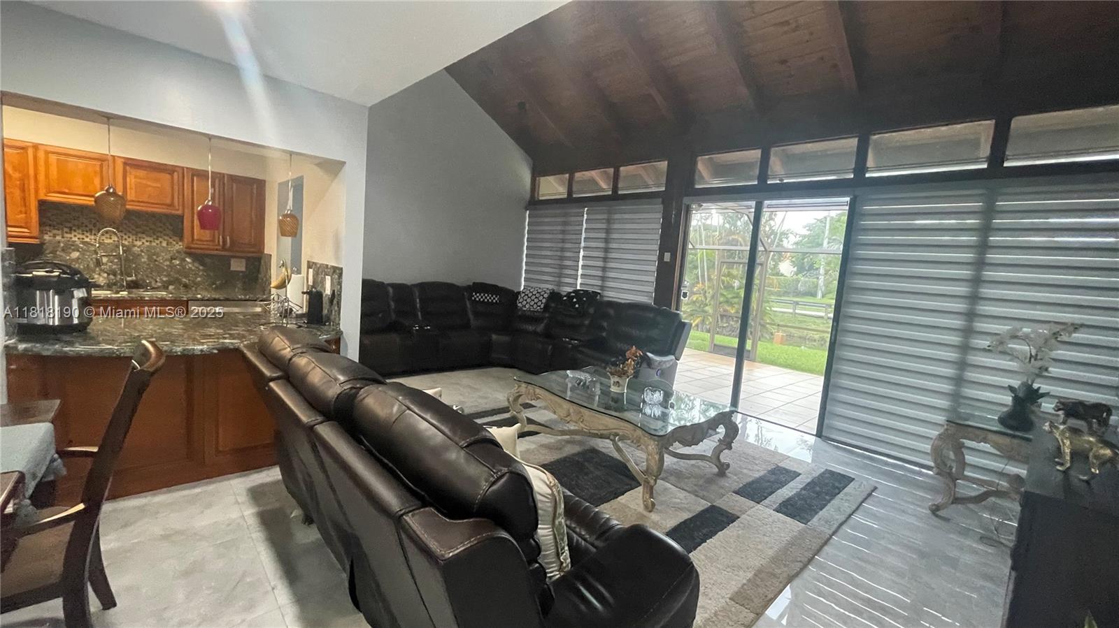 11040 S Lakeview Dr, Pembroke Pines, Florida image 17
