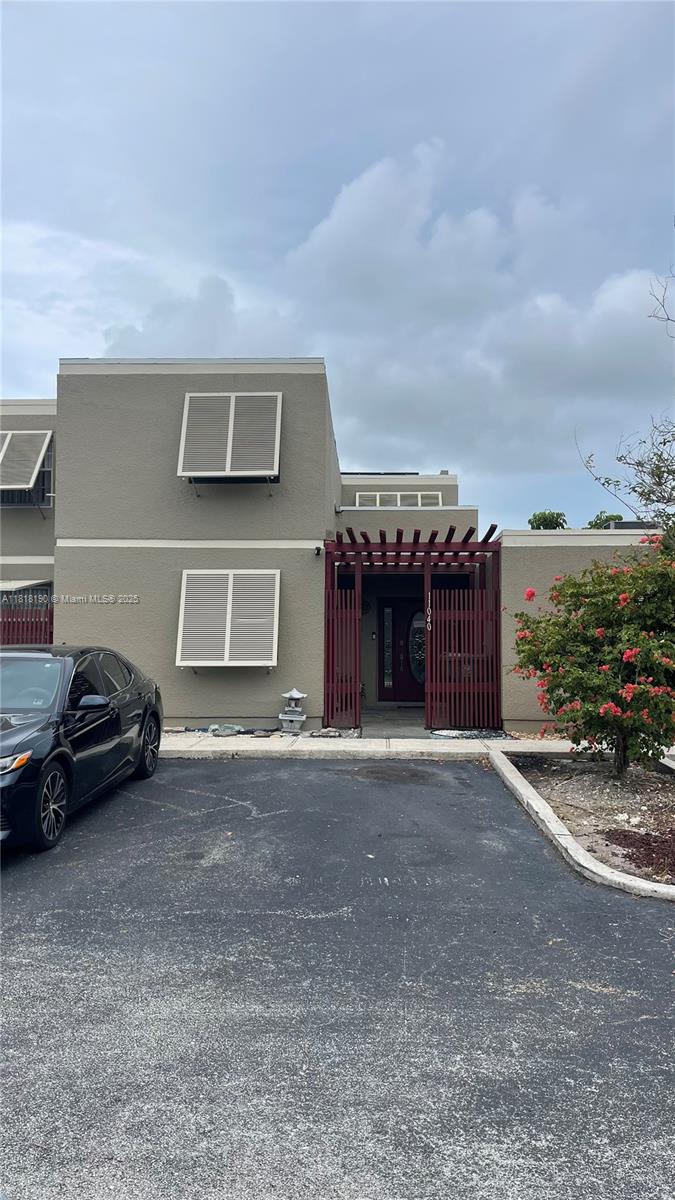 11040 S Lakeview Dr, Pembroke Pines, Florida image 4