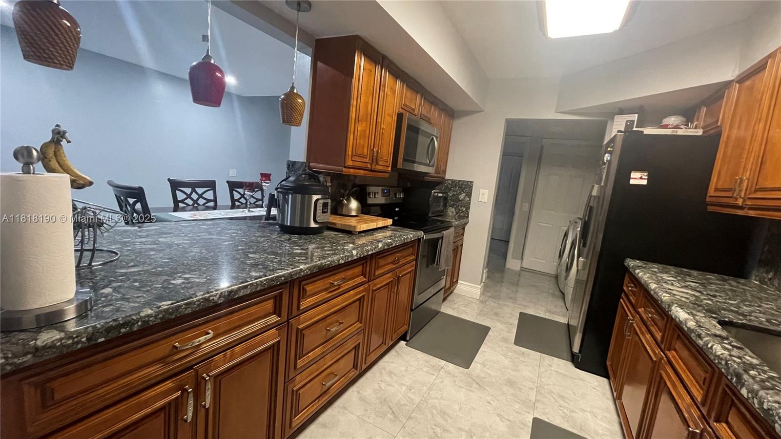 11040 S Lakeview Dr, Pembroke Pines, Florida image 6