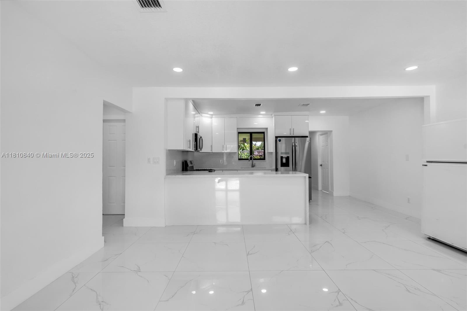 1010 NE 140th St, North Miami, Florida image 3