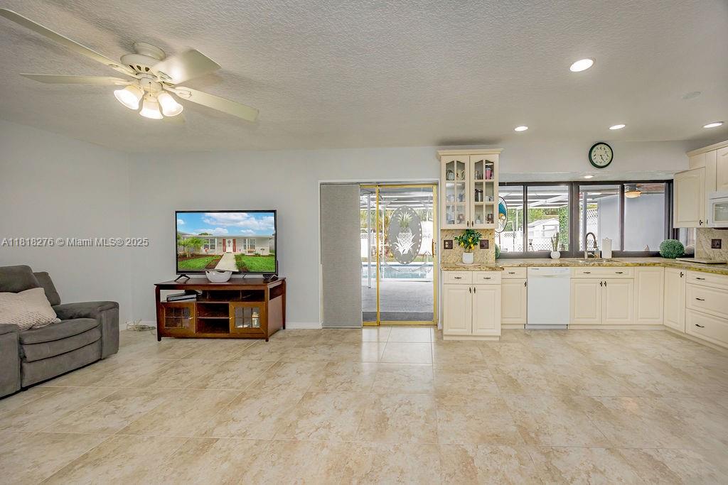 1801 N 55th Ave, Hollywood, Florida image 20