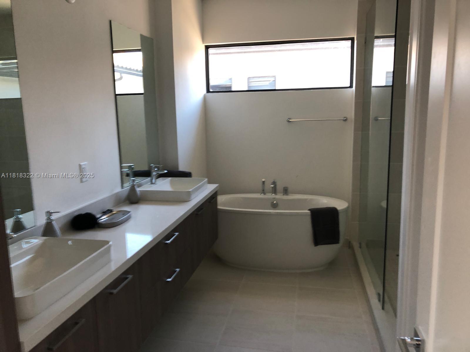 Residential, Doral, Florida image 11