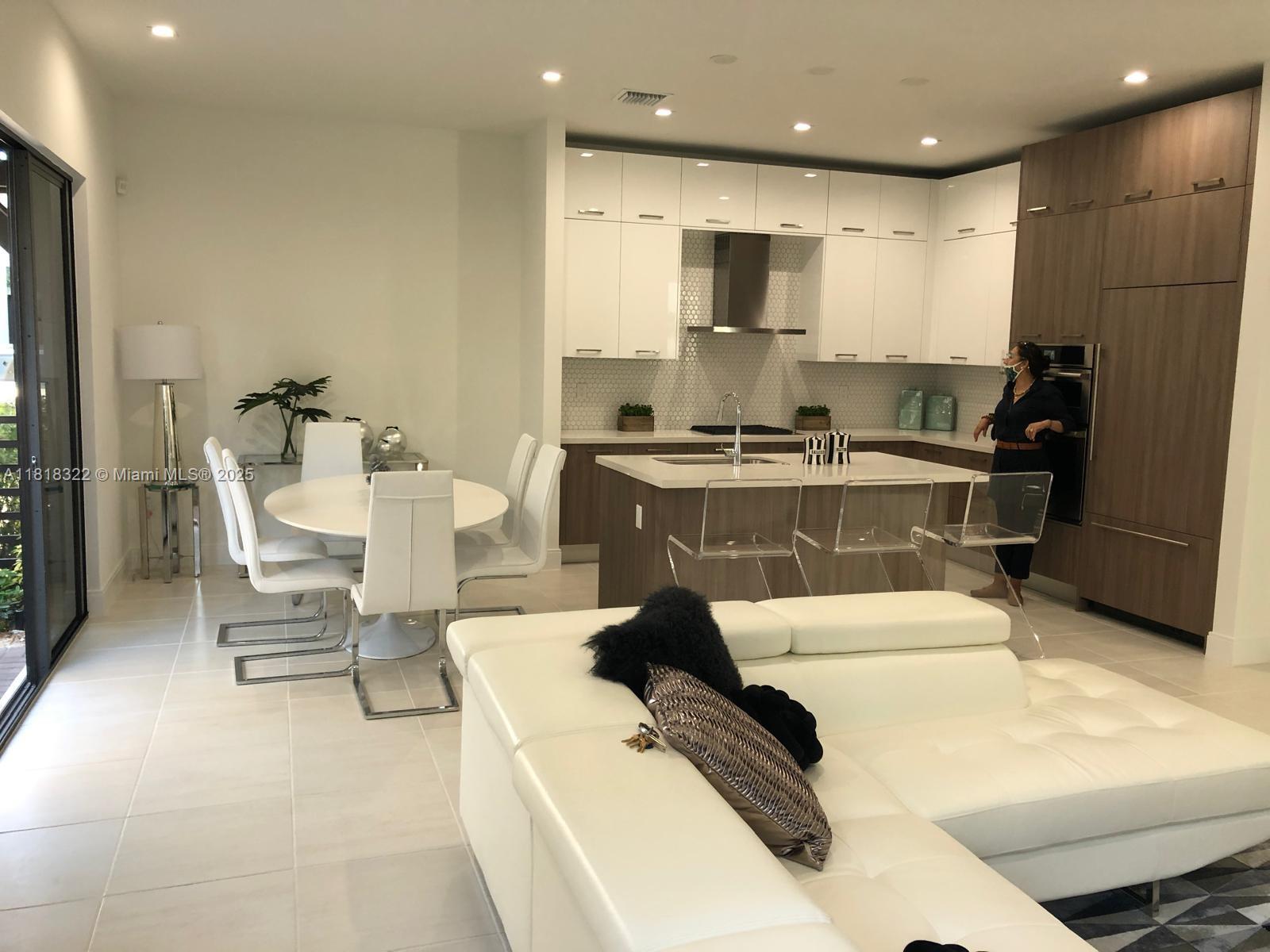 Residential, Doral, Florida image 20