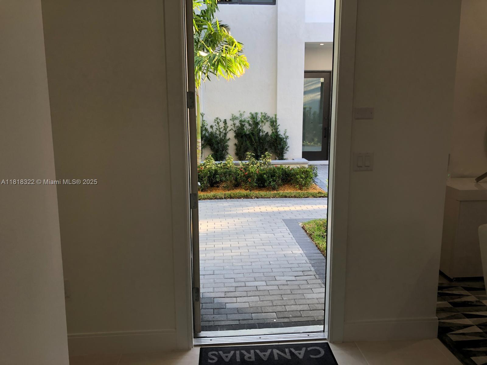 Residential, Doral, Florida image 7