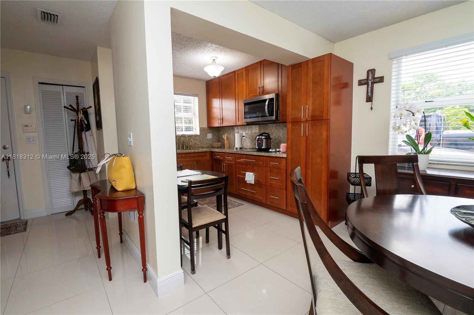 2375 W 74th St #106-6, Hialeah, Florida image 5