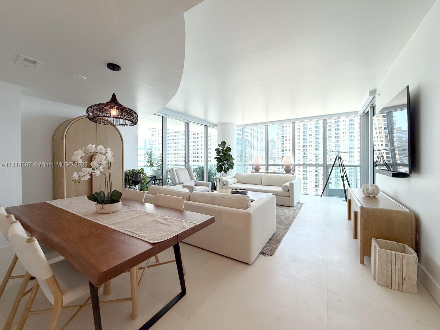 Apartamento à Venda em Miami, FL