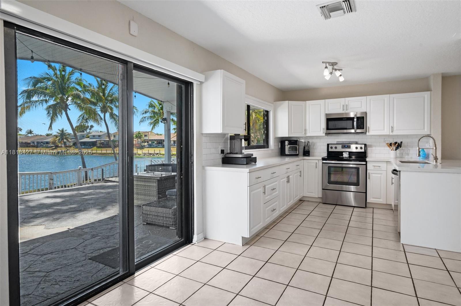 9916 SW 218th Ter, Cutler Bay, Florida image 13