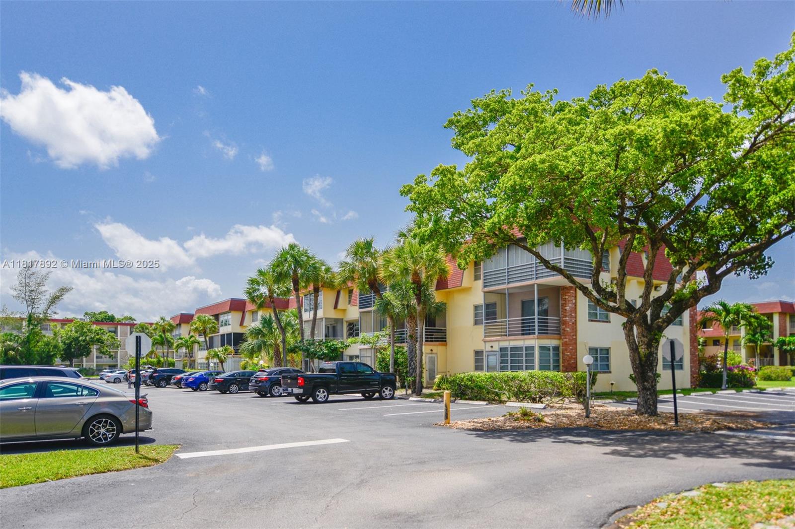 3071 NW 47th Ter #227, Lauderdale Lakes, Florida image 2