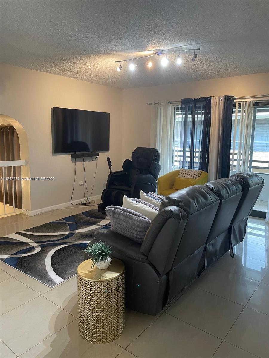 8409 N Missionwood Cir #D-30, Miramar, Florida image 3