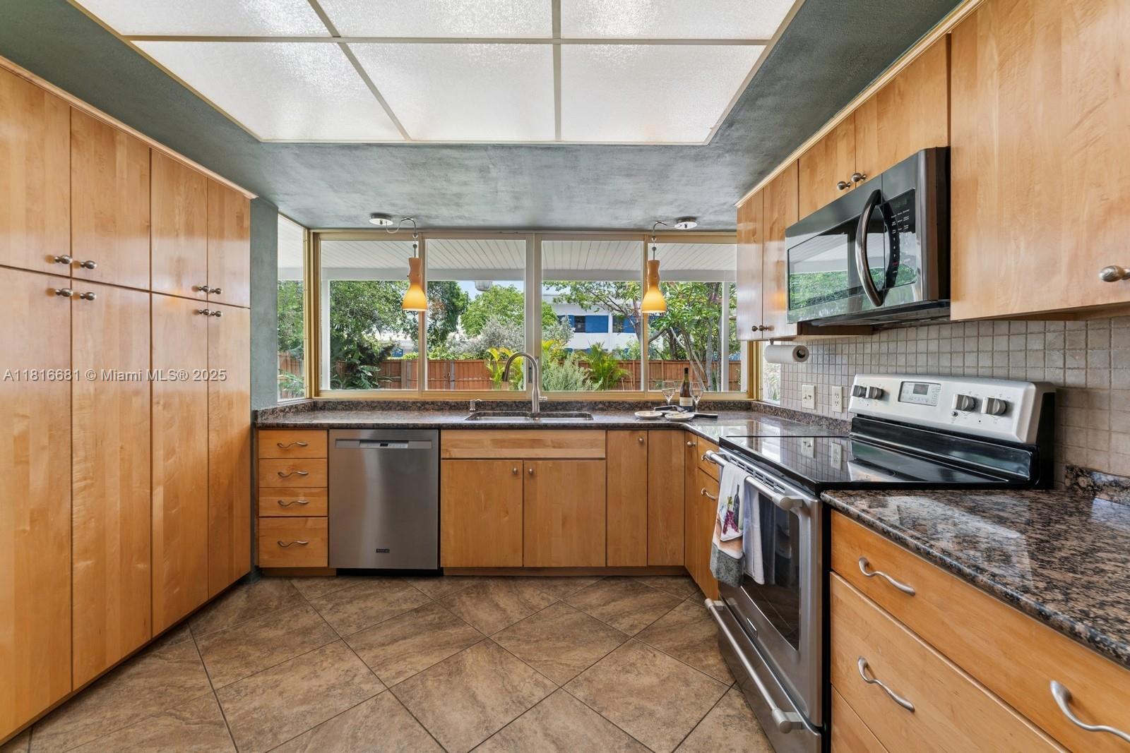 1305 N 47th Ave, Hollywood, Florida image 11