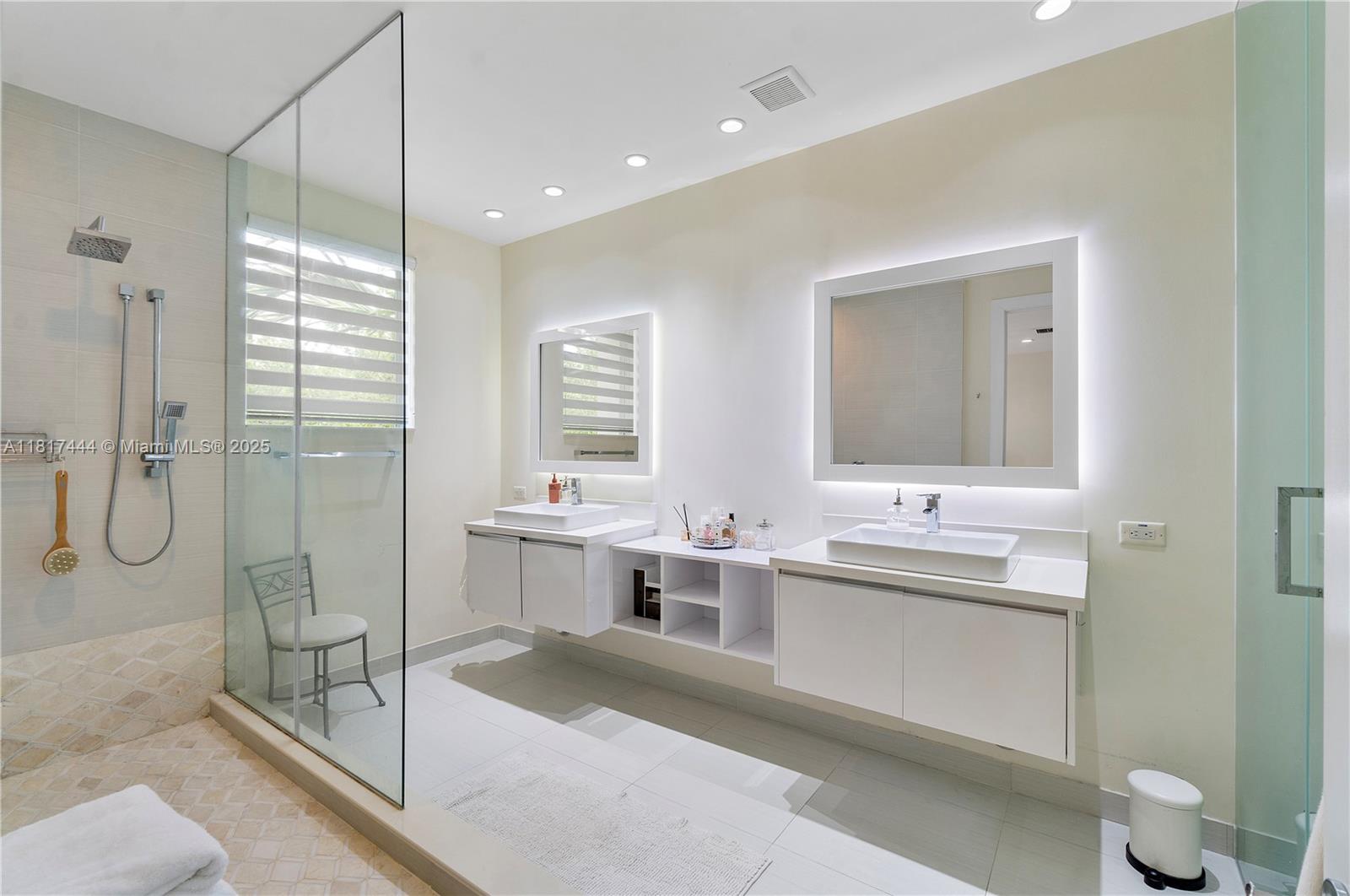 10540 NW 63rd Ter, Doral, Florida image 18