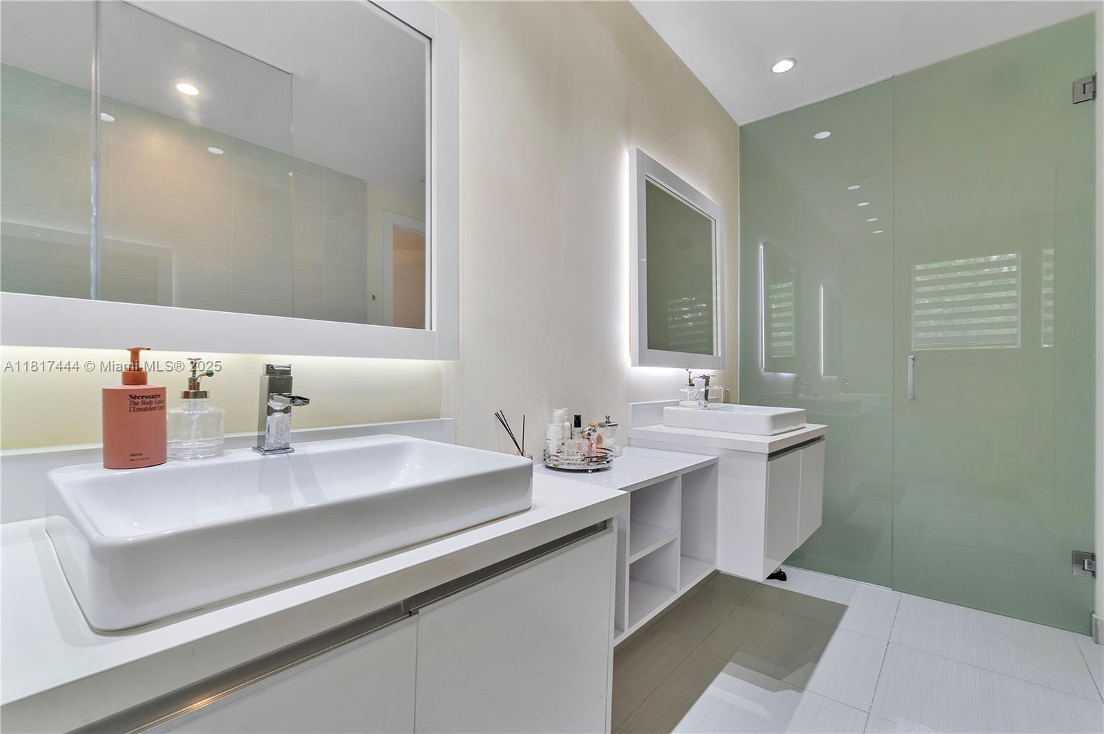 10540 NW 63rd Ter, Doral, Florida image 19