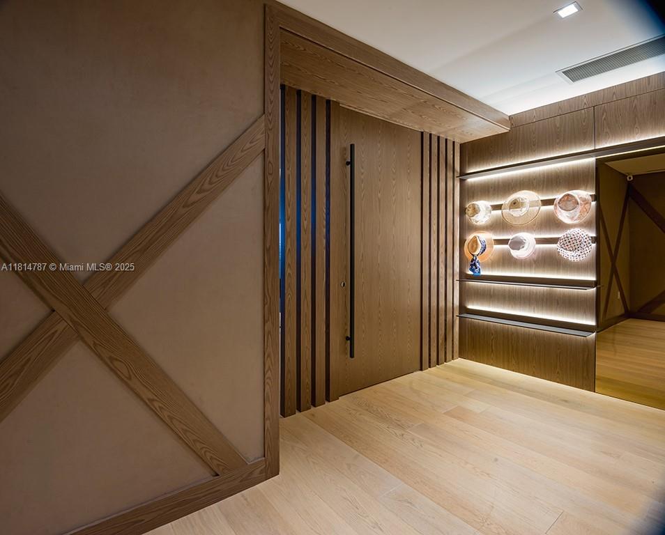 Residential, Miami Beach, Florida image 3