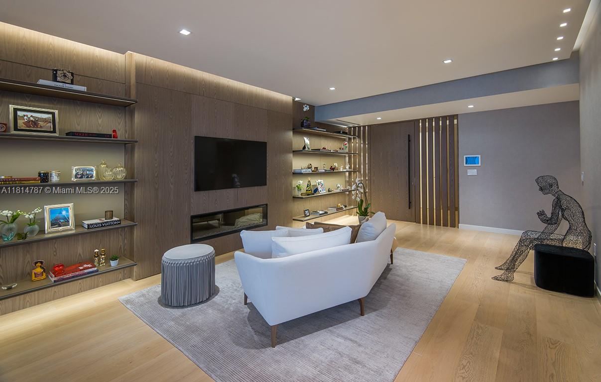 Residential, Miami Beach, Florida image 6