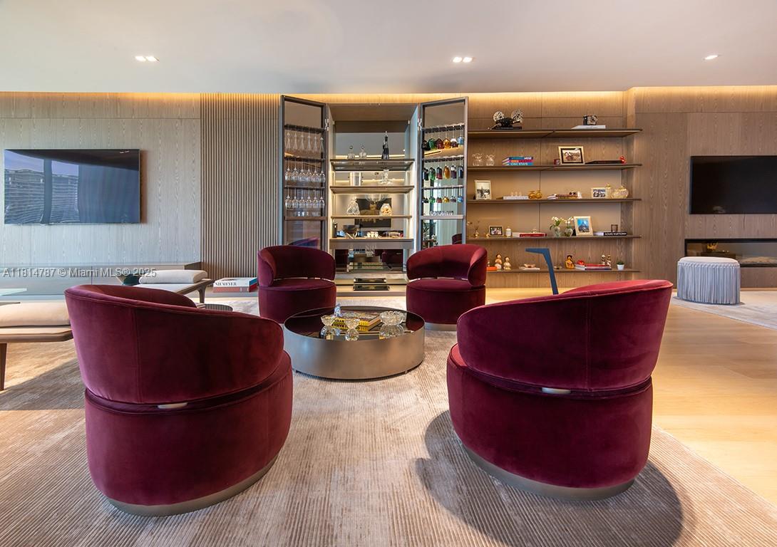 Residential, Miami Beach, Florida image 9