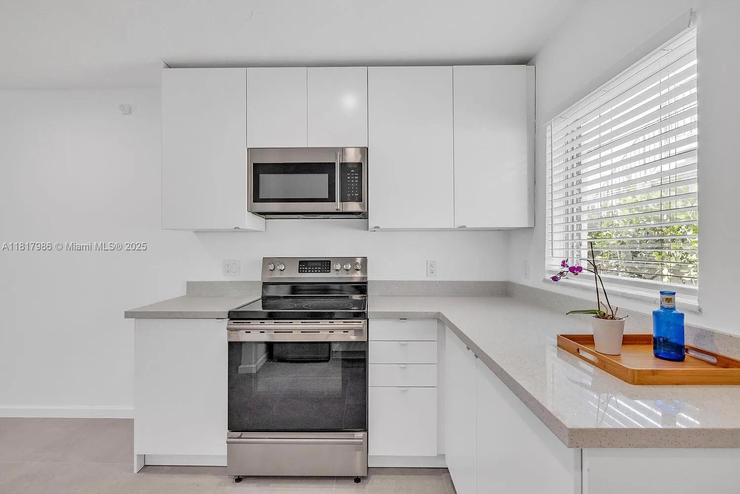 545-547 NE 64th St, Miami, Florida image 3