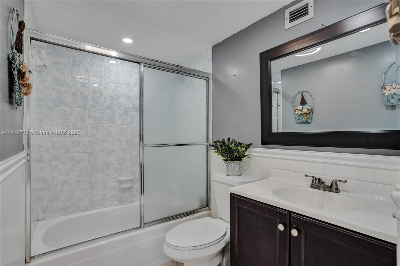 2150 Sans Souci Blvd #B1605, North Miami, Florida image 11