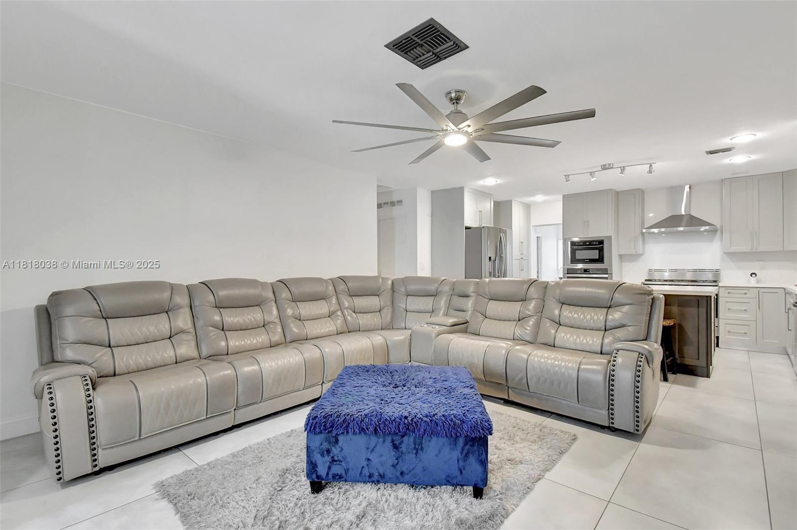 6541 Mckinley St, Hollywood, Florida image 5