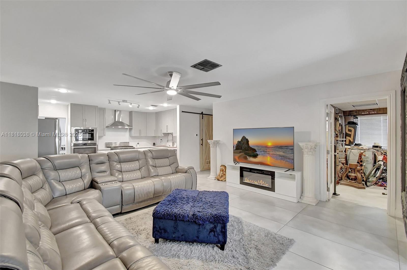 6541 Mckinley St, Hollywood, Florida image 6