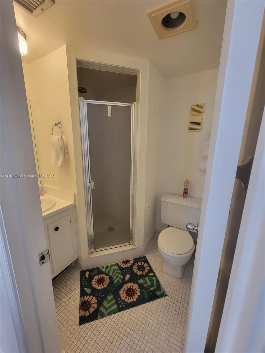9235 Lagoon Pl #403, Davie, Florida image 12