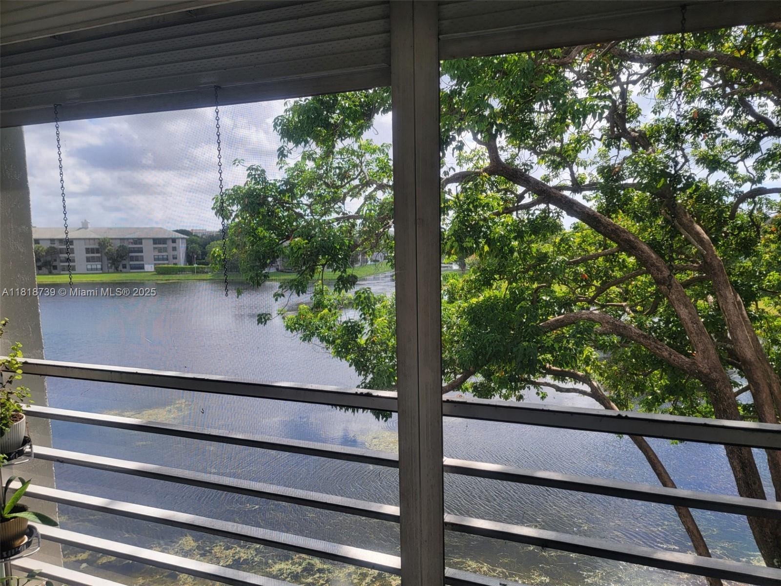 9235 Lagoon Pl #403, Davie, Florida image 2