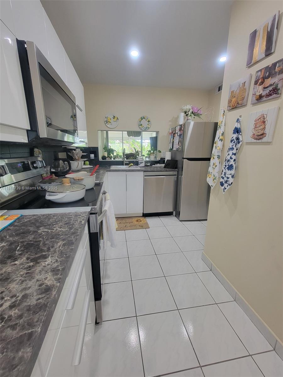 9235 Lagoon Pl #403, Davie, Florida image 7