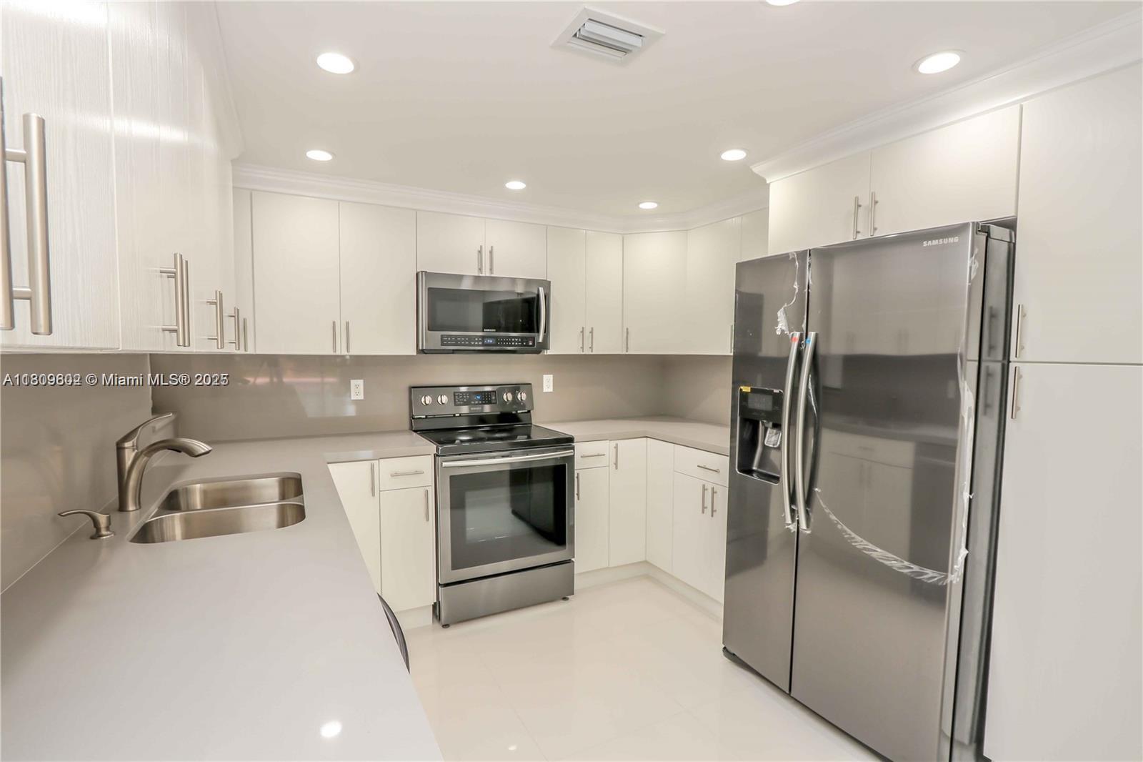 Residential, Sunny Isles Beach, Florida image 4
