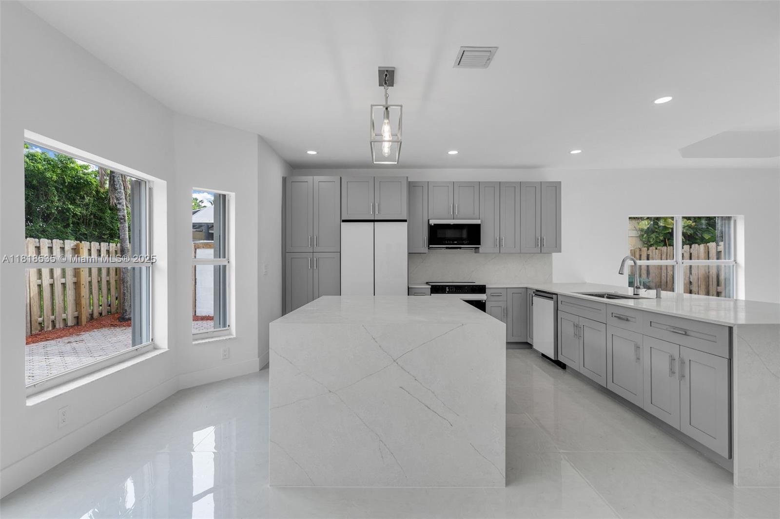 11244 NW 58th Ter, Doral, Florida image 9
