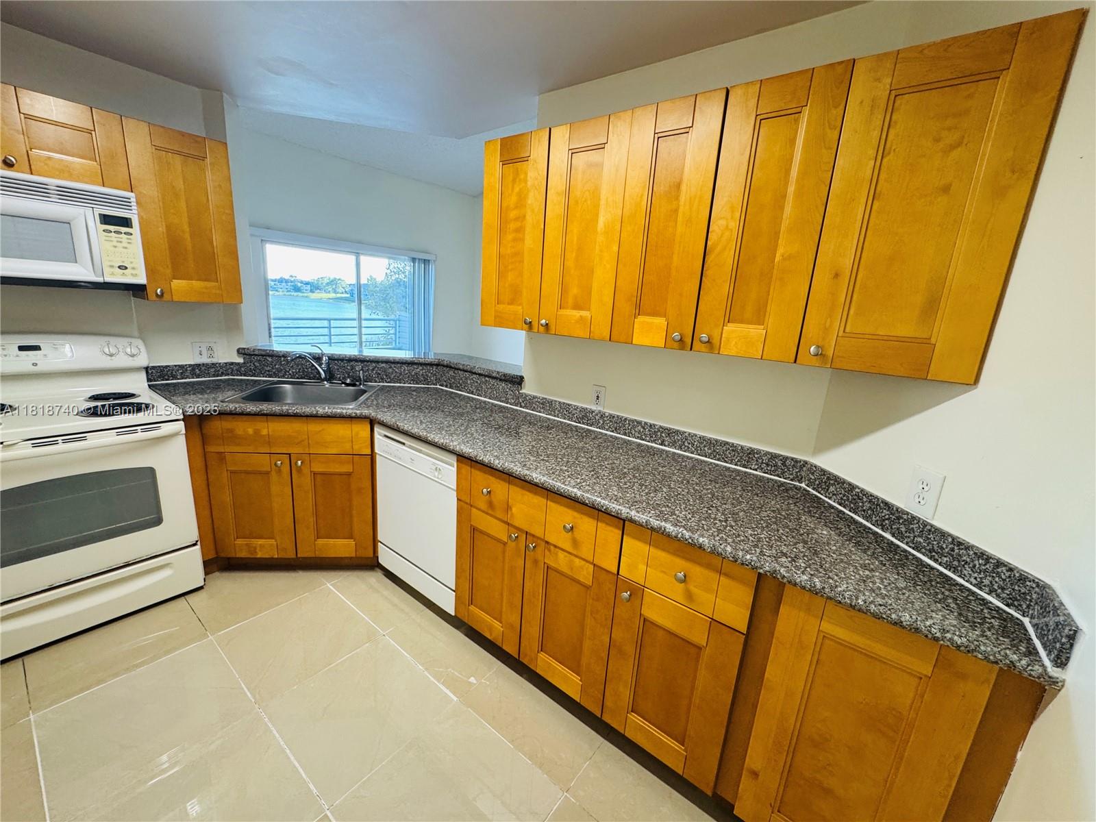 3445 NW 44th St #201, Oakland Park, Florida image 10