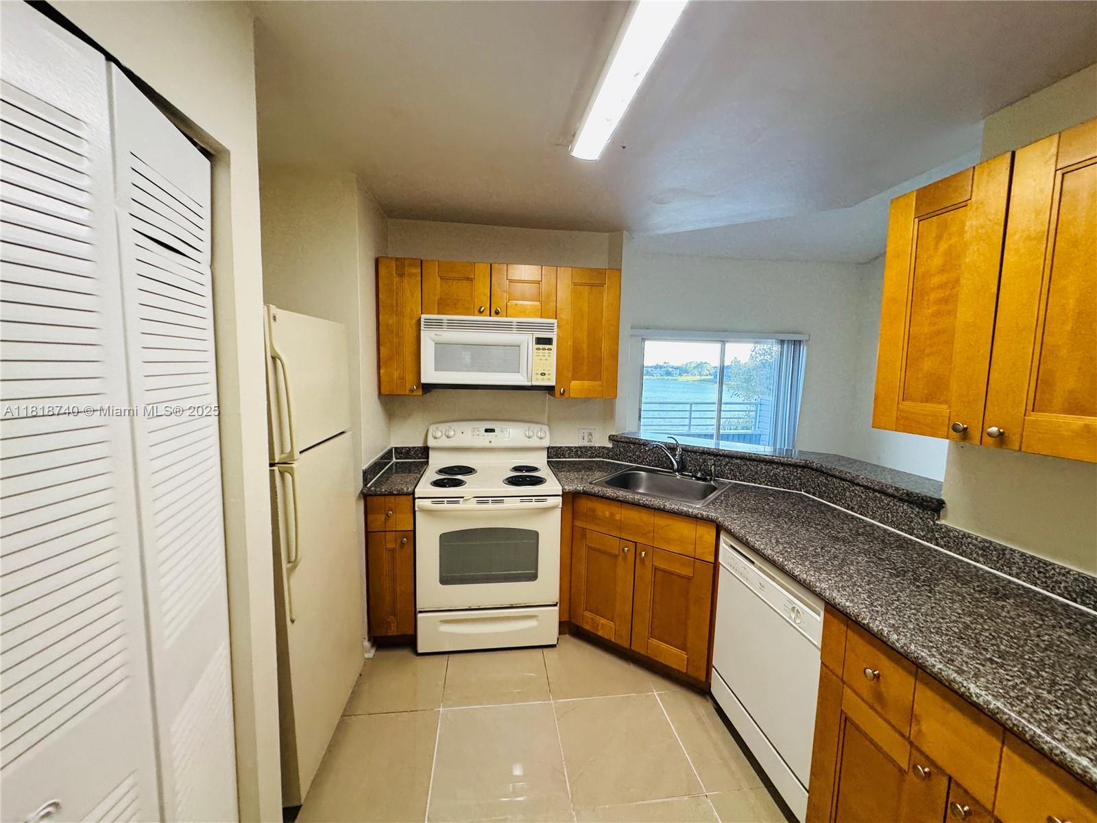 3445 NW 44th St #201, Oakland Park, Florida image 11