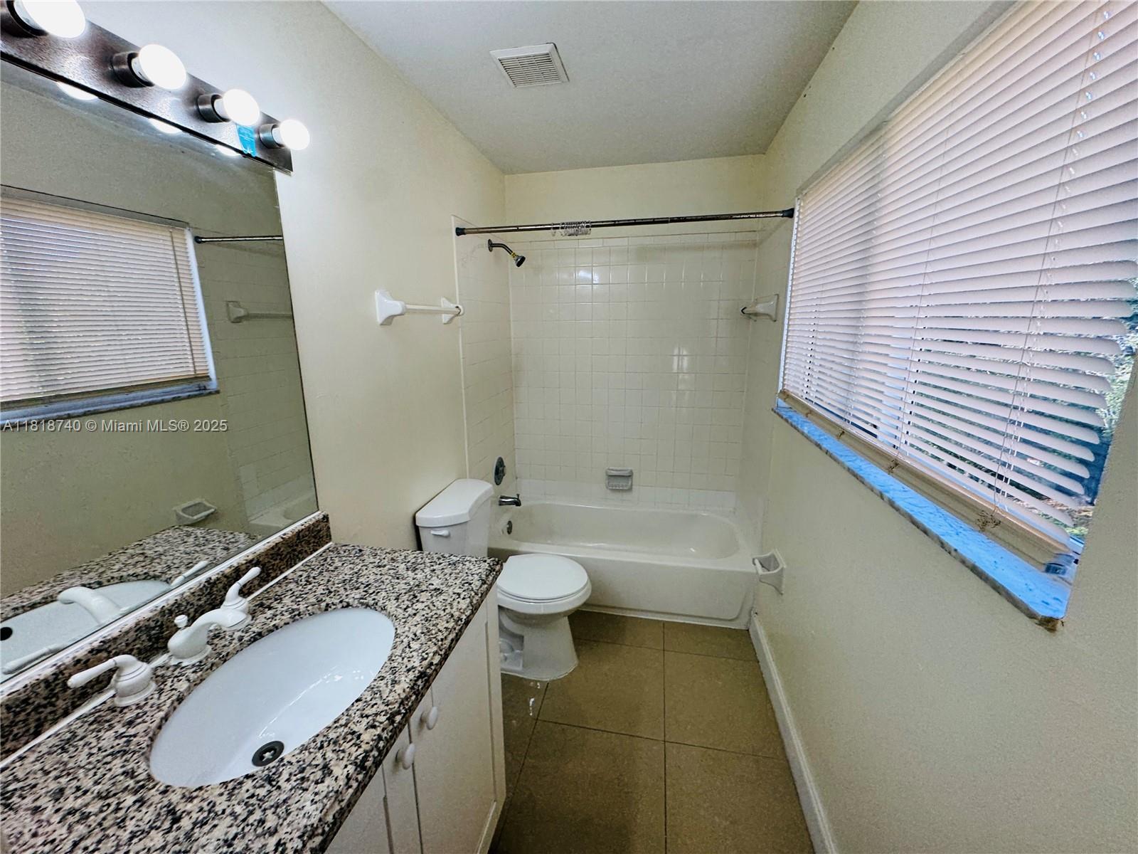 3445 NW 44th St #201, Oakland Park, Florida image 27