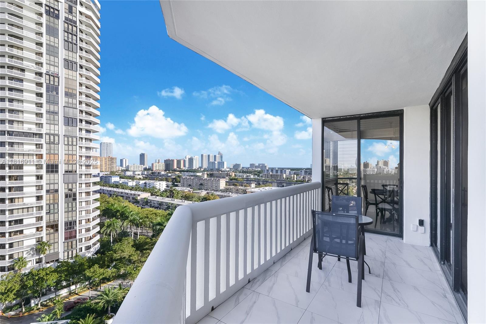 1000 W Island Blvd #1404, Aventura, Florida image 10