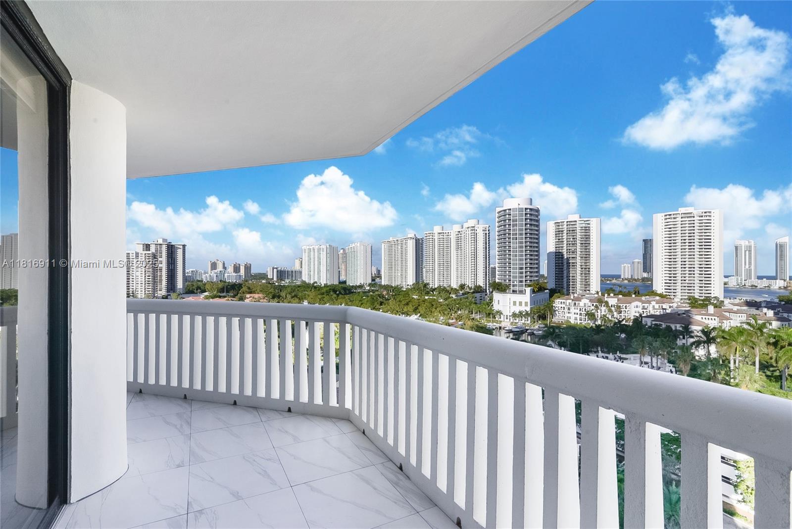 1000 W Island Blvd #1404, Aventura, Florida image 11