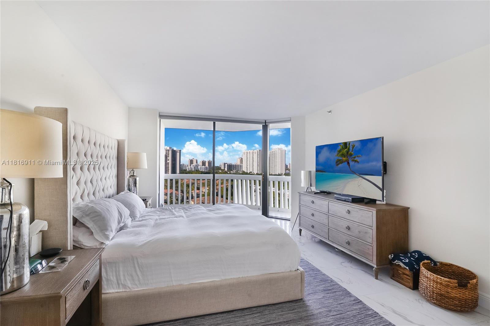1000 W Island Blvd #1404, Aventura, Florida image 13