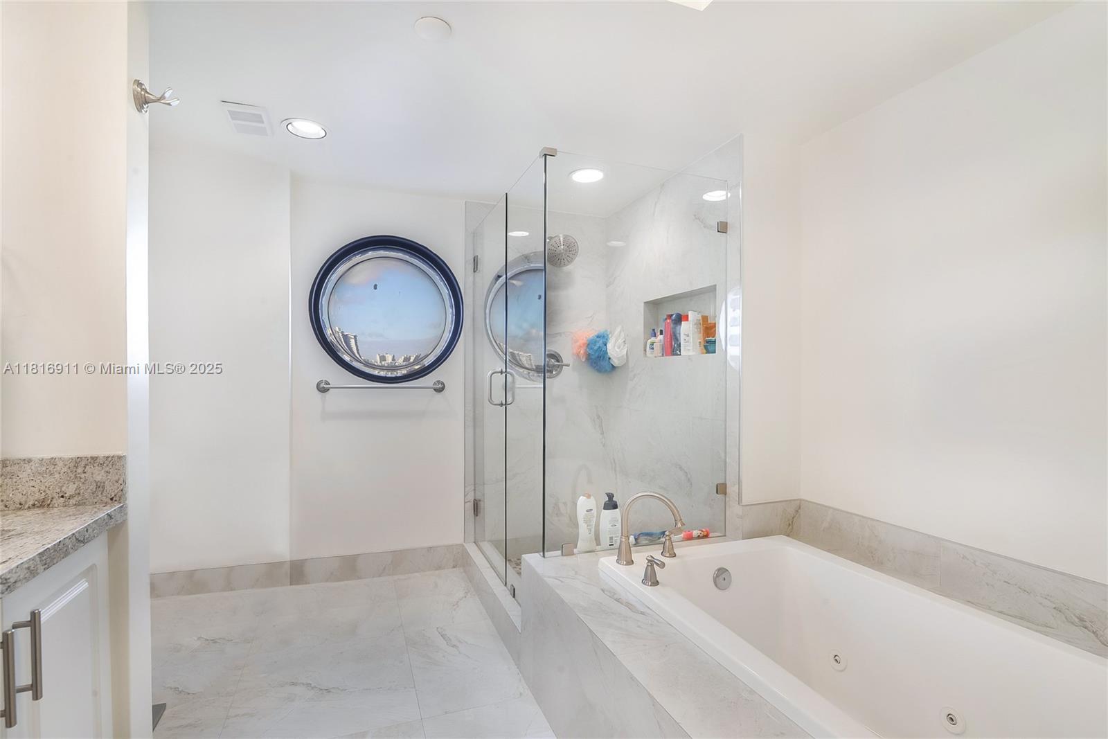 1000 W Island Blvd #1404, Aventura, Florida image 14