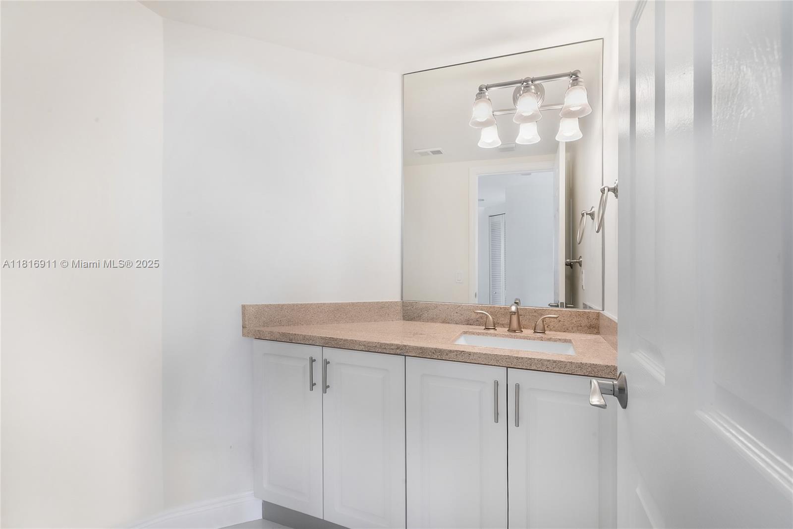 1000 W Island Blvd #1404, Aventura, Florida image 15
