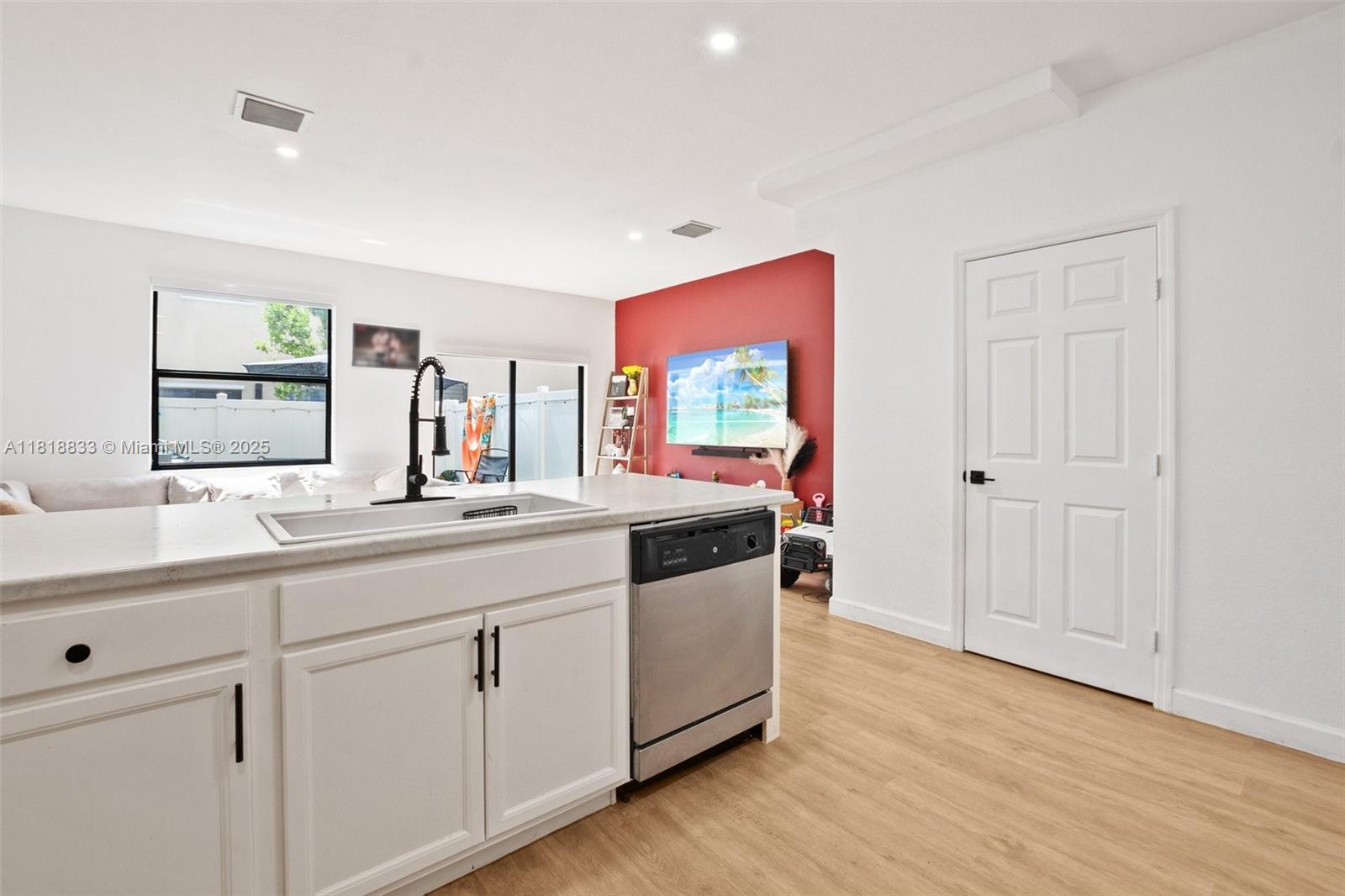 9362 W 33rd Ln, Hialeah, Florida image 10