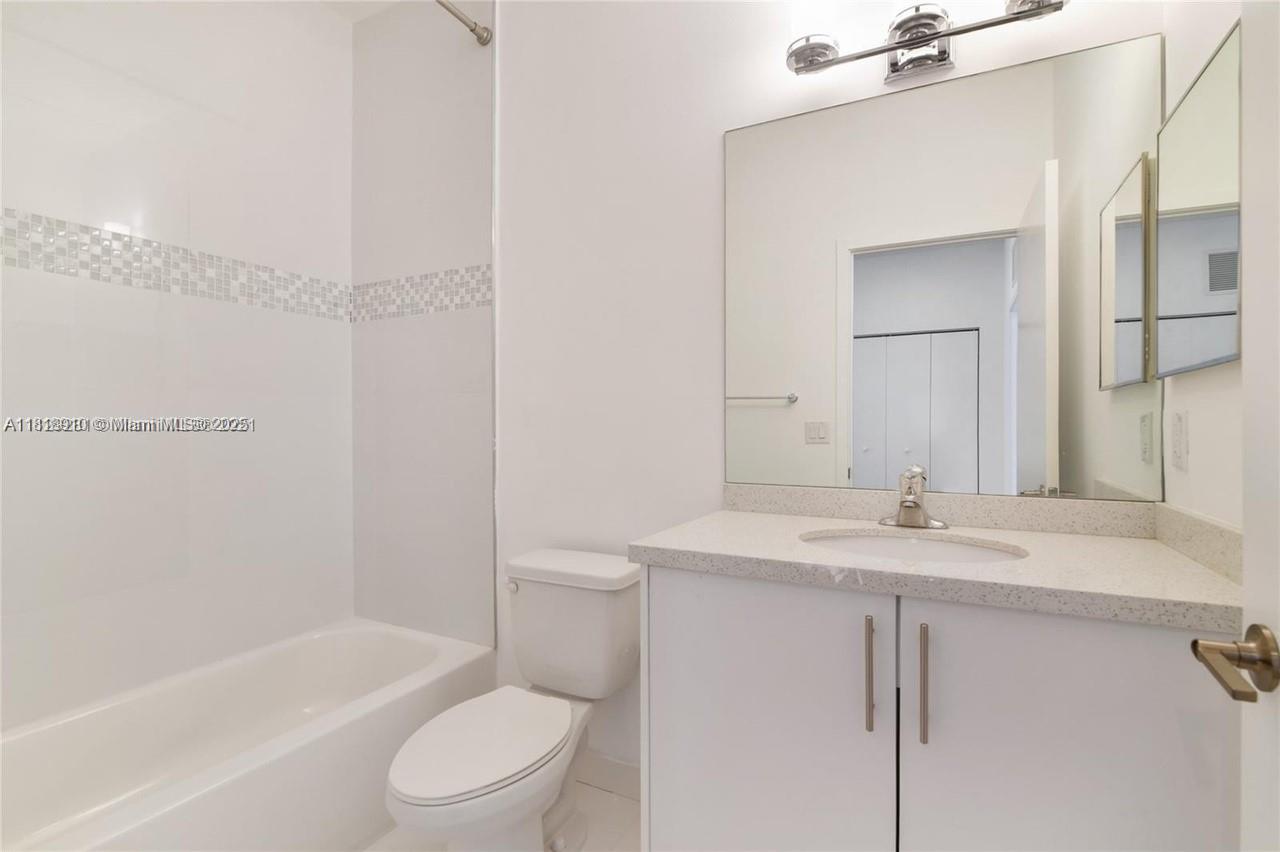 2621 NE 212th Ter #206, Miami, Florida image 11