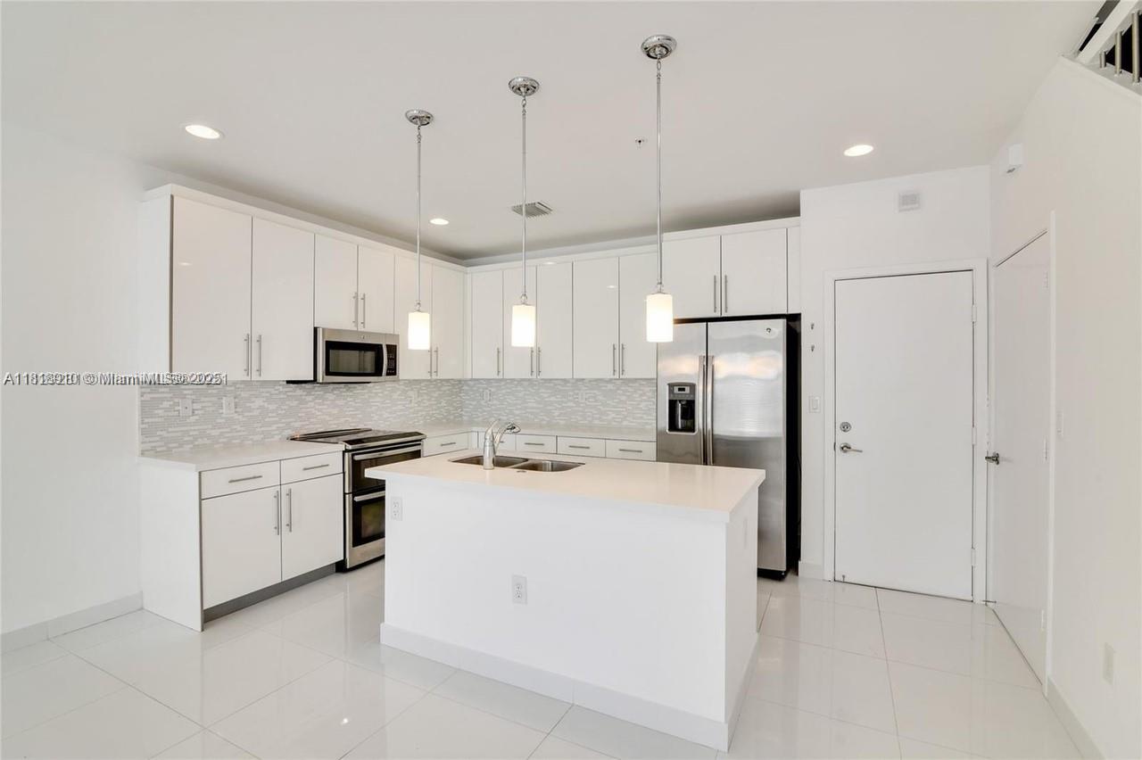 2621 NE 212th Ter #206, Miami, Florida image 14