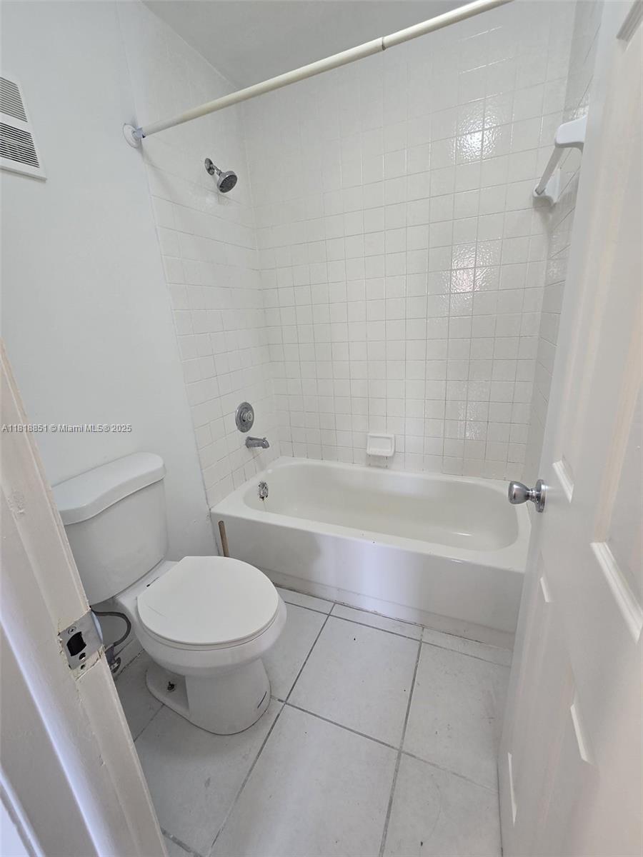 9808 Hammocks Blvd #203-23, Miami, Florida image 26