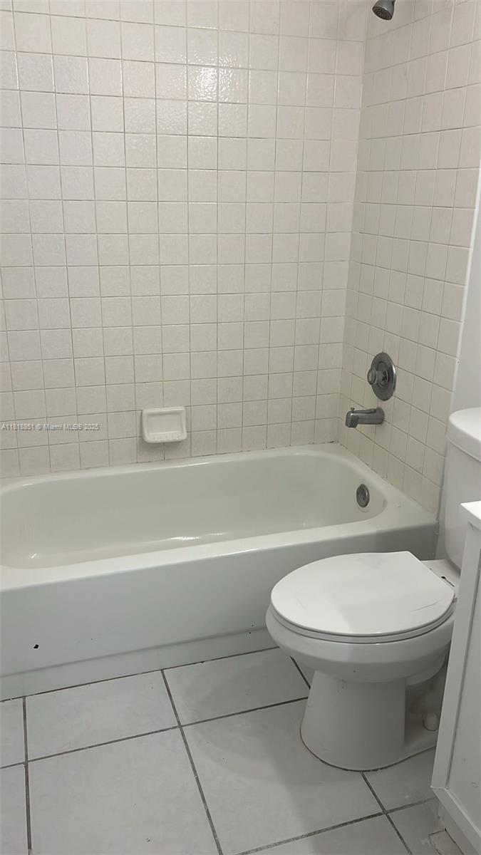 9808 Hammocks Blvd #203-23, Miami, Florida image 5