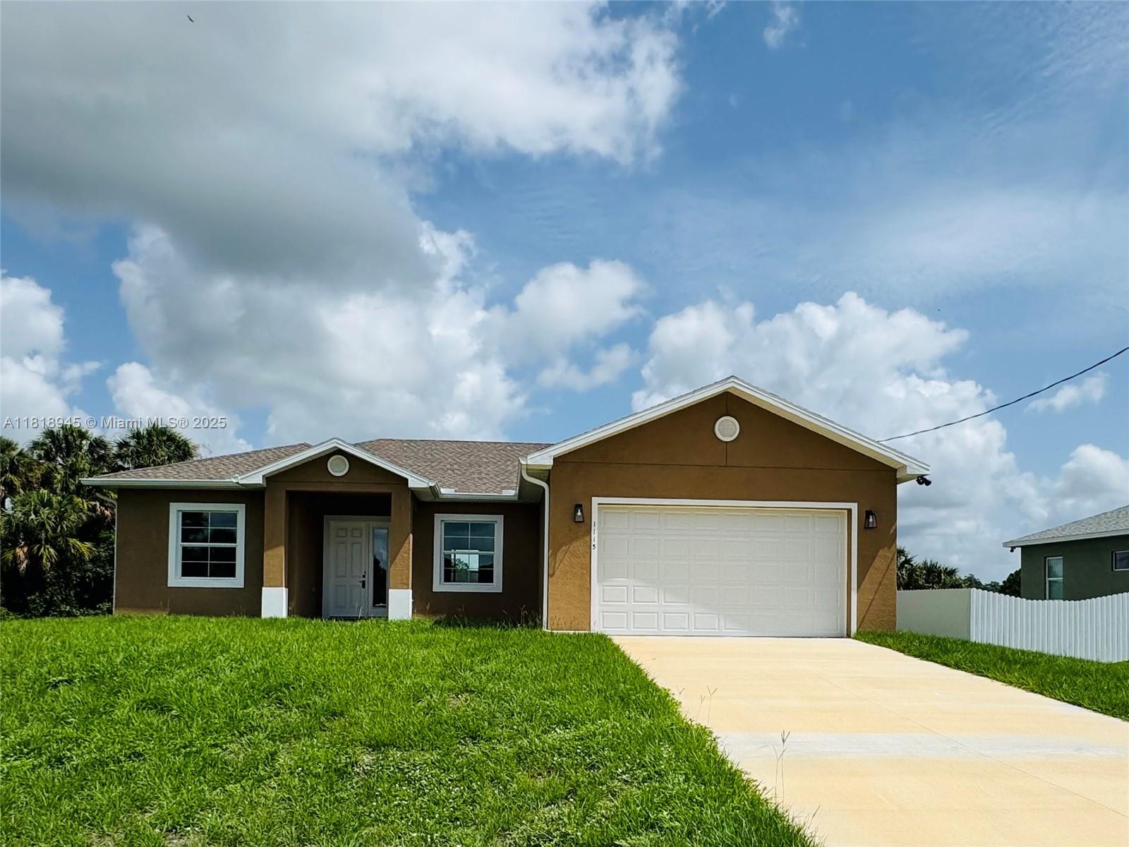 1115 W Leader Street, La Belle, Florida image 1