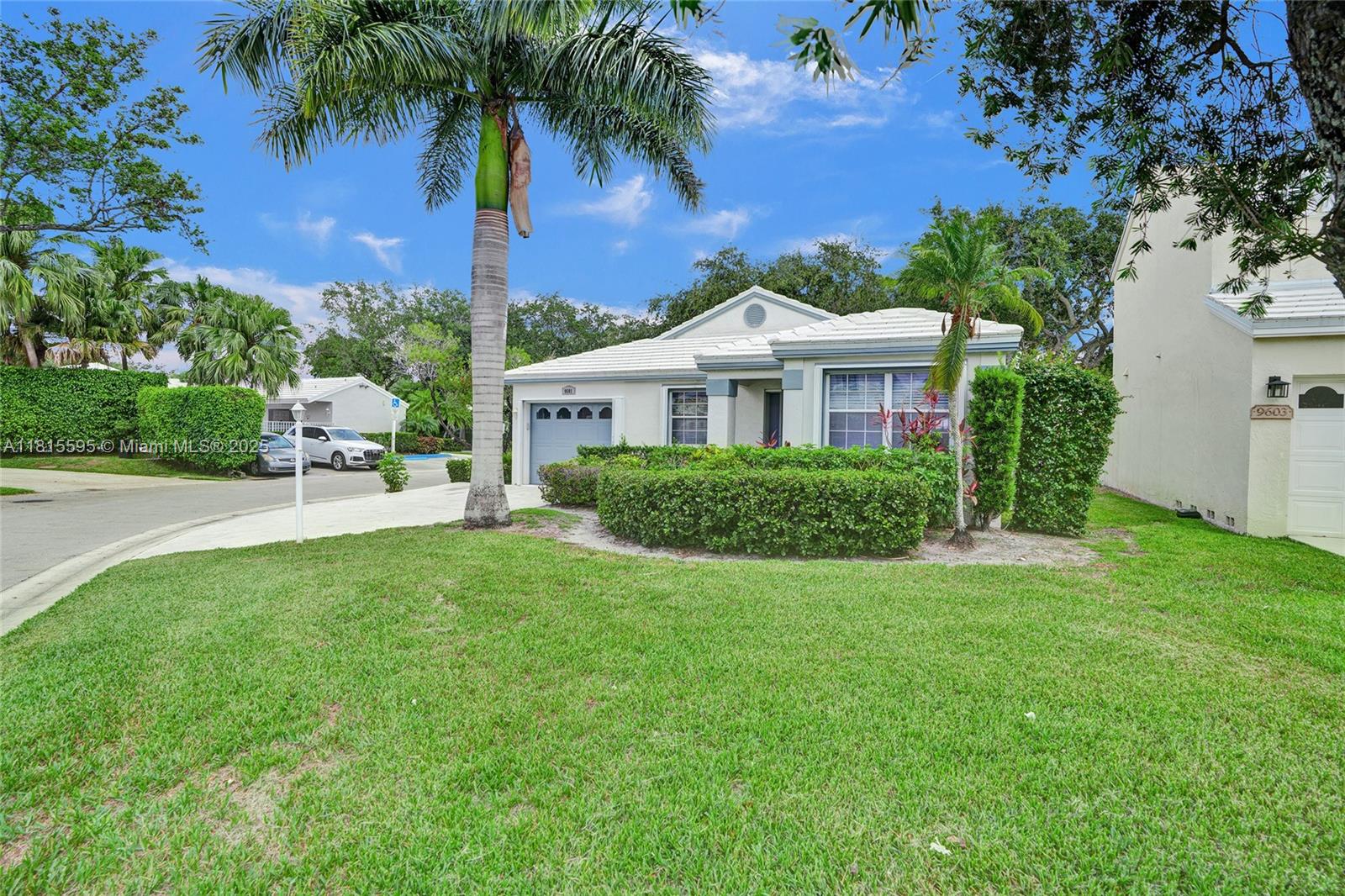 9601 NW 8th Cir, Plantation, Florida image 2