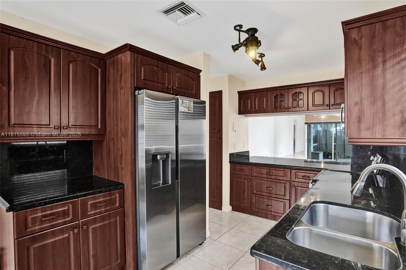 9601 NW 8th Cir, Plantation, Florida image 8