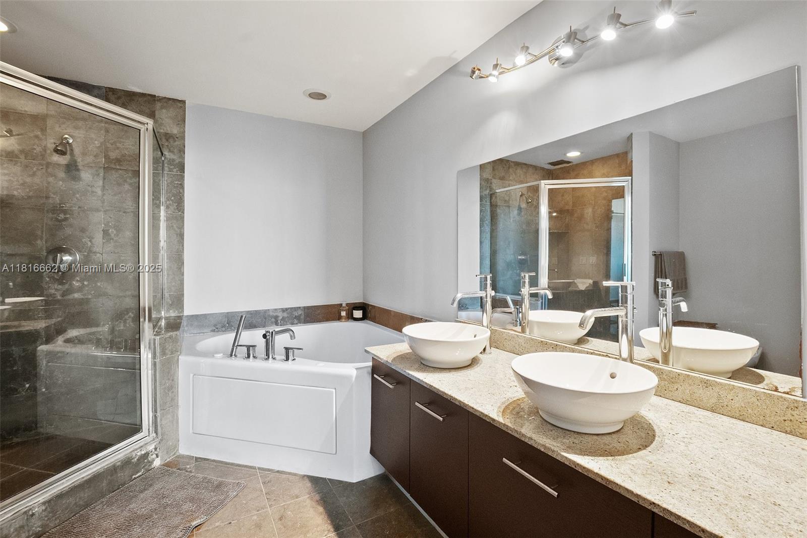 3029 NE 188th St #821, Aventura, Florida image 19