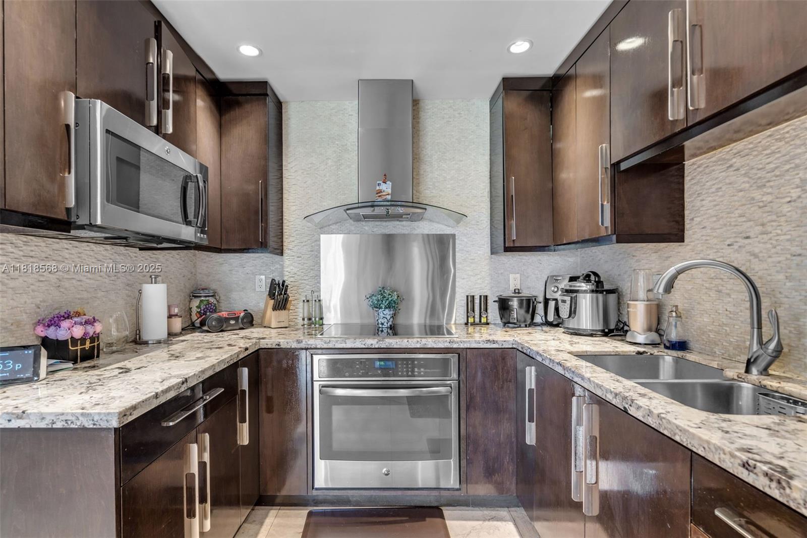 7430 Miami Lakes Dr #E301, Miami Lakes, Florida image 10